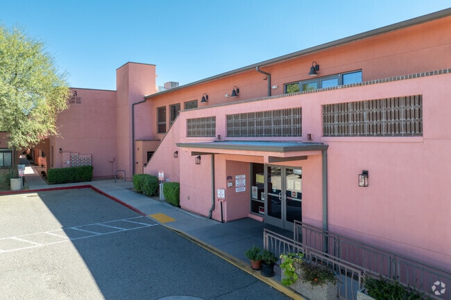 Building Photo - Casitas on East Broadway