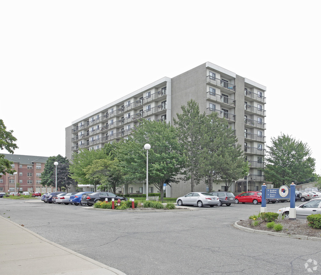 Photo - Lakeside Towers Apartments