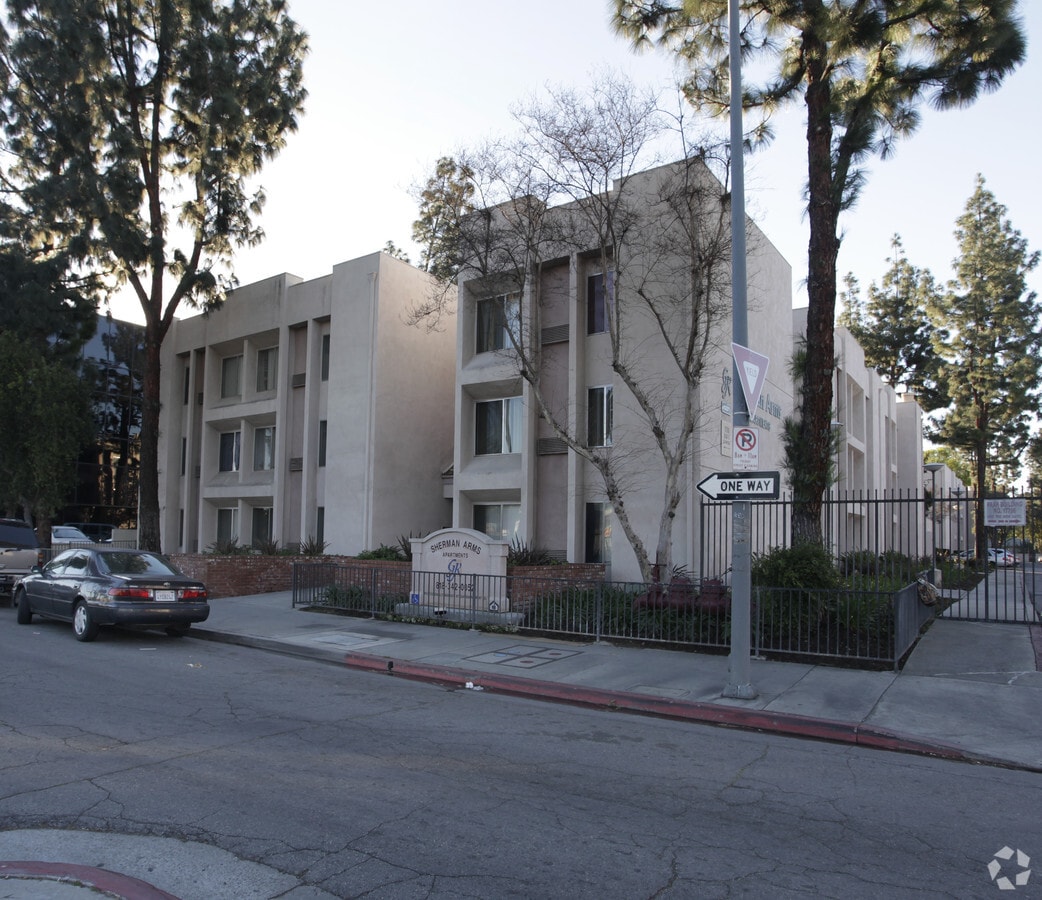 Sherman Arms Apartments Reseda, California 0 unit available After55