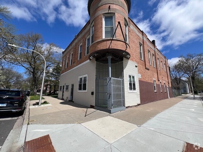 Building Photo - 5257 S Aberdeen St Rental