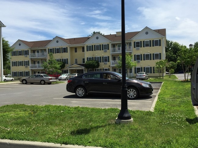 Red Hook Commons - Red Hook Commons Apartments