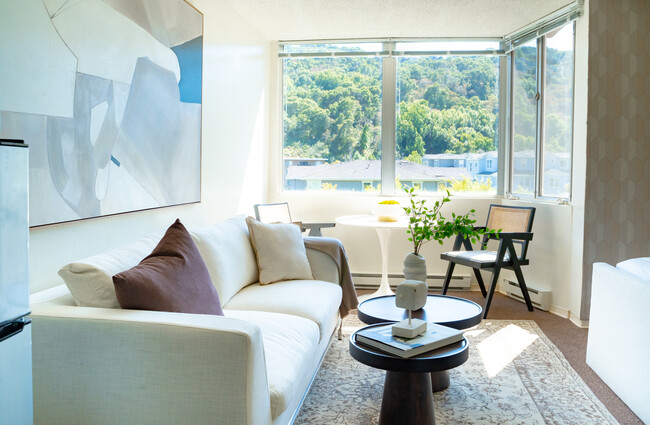 Living Area - Bonnie Brae Terrace Apartments