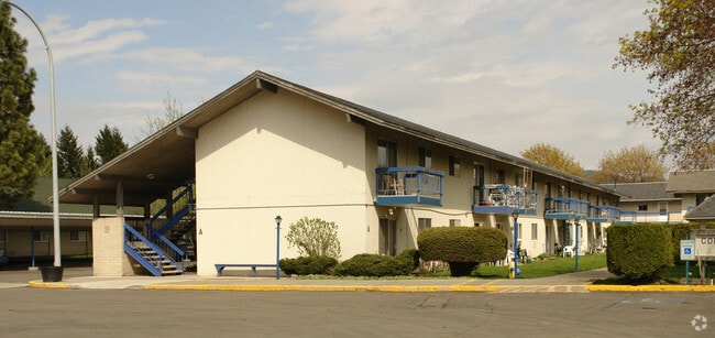 Building Photo - Lakeside Manor