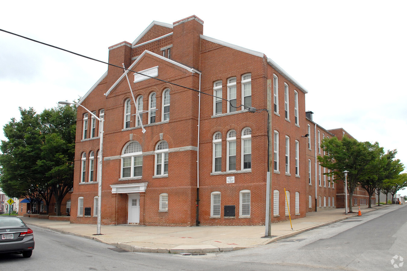 Benet House - Benet House Apartments