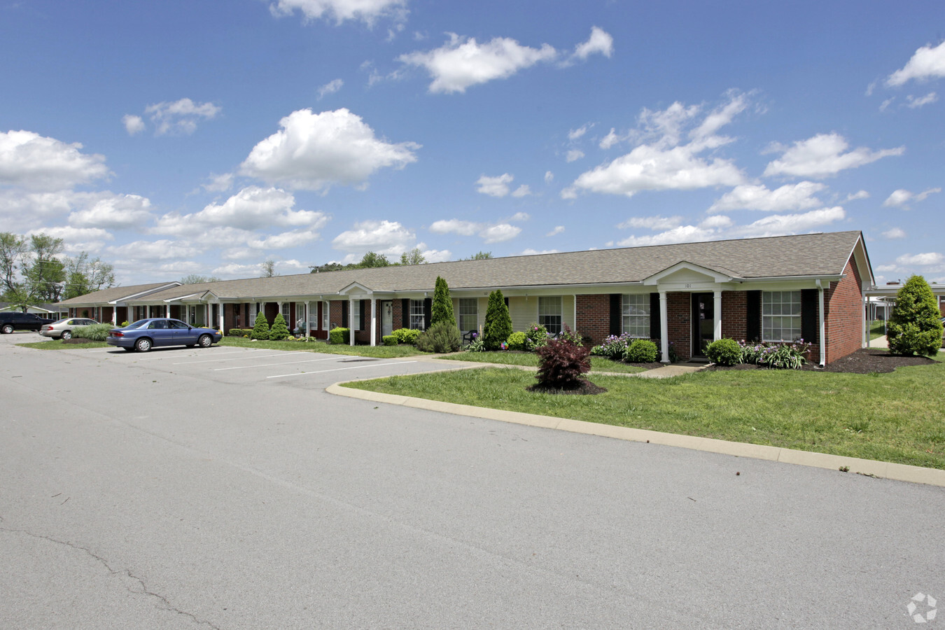 Stones River Manor - Stones River Manor Apartments