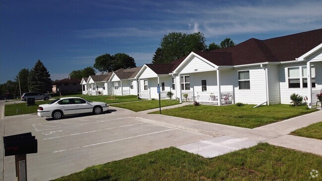 Affordable Senior Housing in Muscatine - Oak Park Senior Living Rental