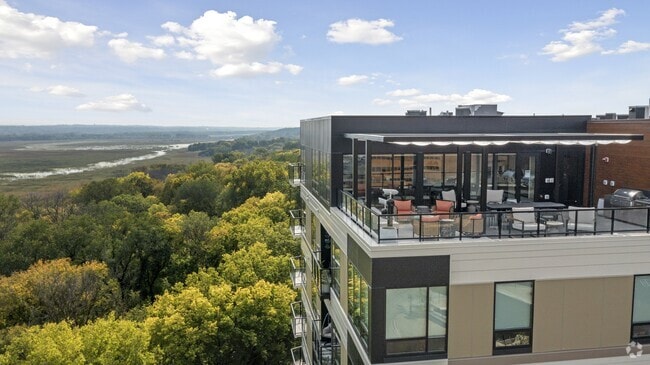 Building Photo - Risor of Bloomington 55+ Rental