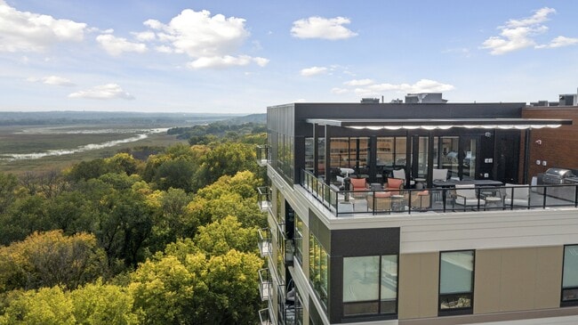 Building Photo - Risor of Bloomington 55+ Rental