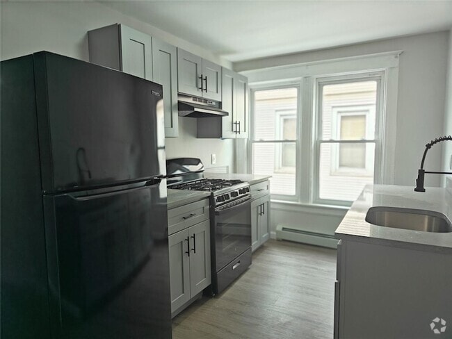 Building Photo - 372 Mansion St Rental