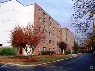 Primary Photo - Hampton House Apartments