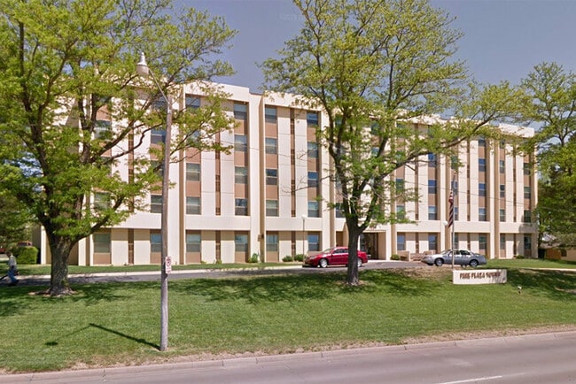 Building Photo - Park Plaza Tower Rental