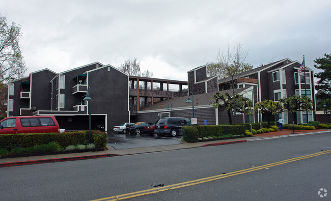 Building Photo - San Rafael Commons Rental