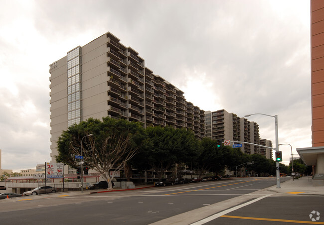 Building Photo - Angelus Plaza Rental