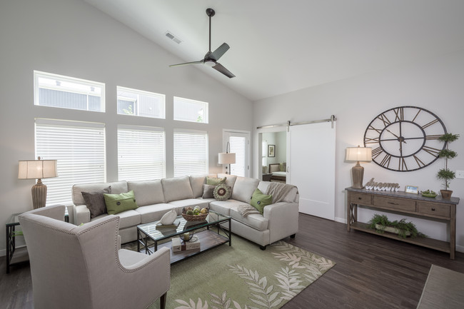 Main Living Area - Burr Oak Commons Apartments