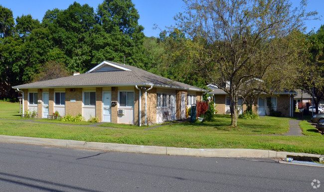 Photo - Pine Tree Apartments