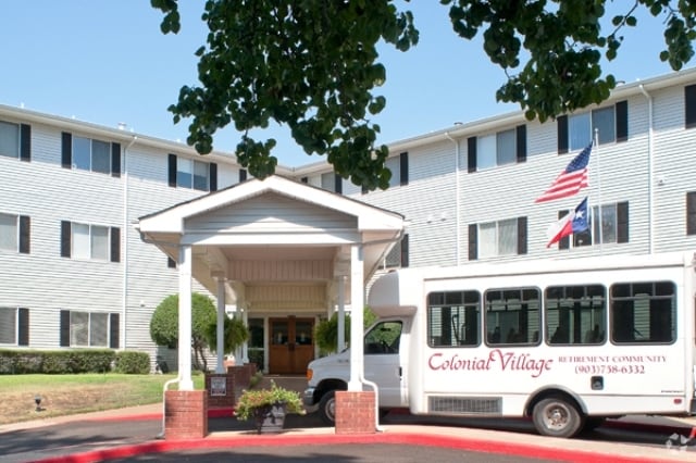 Primary Photo - Holiday Colonial Village Rental