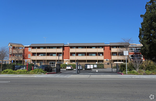 Photo - Eden Lodge Apartments