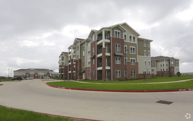 Building Photo - The Delaney at Parkway Lakes Rental