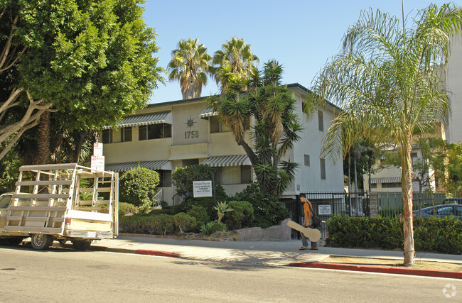 Building Photo - Hollywood Plaza Rental