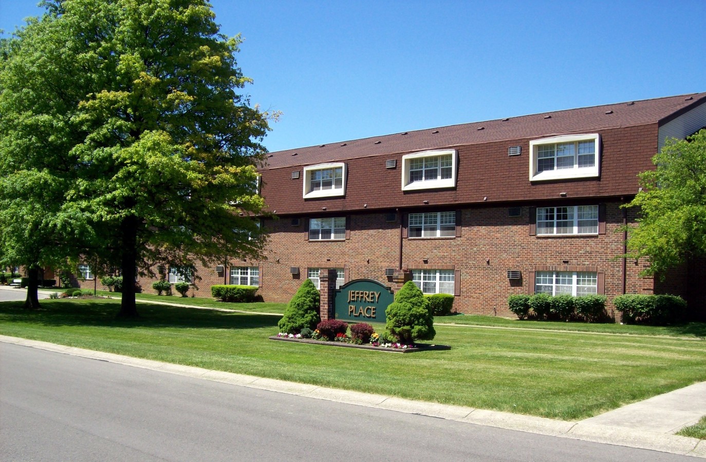 Jeffrey Place - Jeffrey Place Apartments