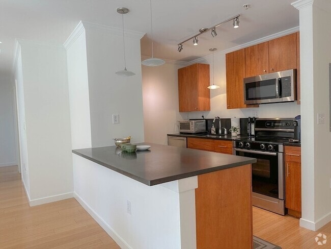 Building Photo - 16 Miner St Rental