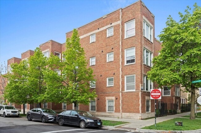 Photo - 6750 N Greenview Ave Unit G Condo