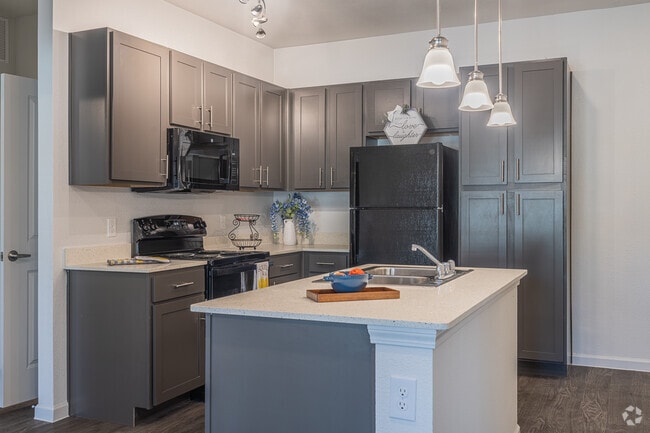2BR, 2BA - 850SF - Livingston Pioneer Crossing Apartments