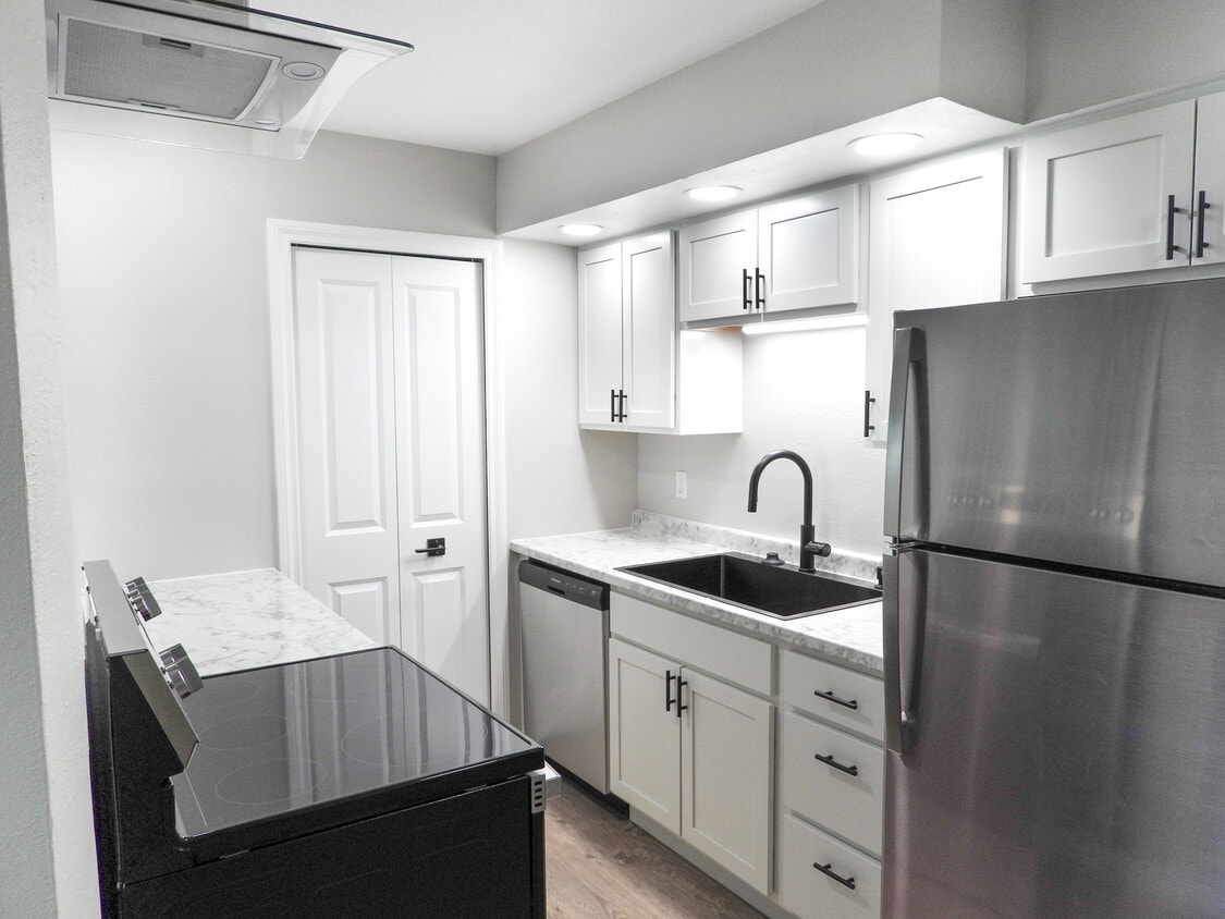 Floor Plan - Renovated B One Bedroom-In Unit Laundry