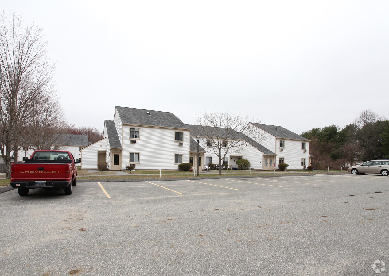 Salem Village - Salem Village Apartments