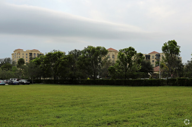 Building Photo - The Tradition of the Palm Beaches Rental