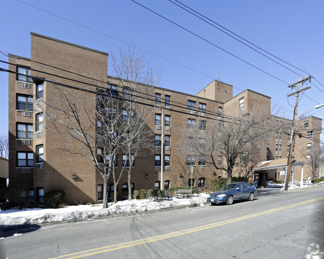 Primary Photo - Carucci Apartments