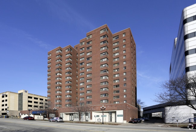 Building Photo - Glen Oak Towers Rental