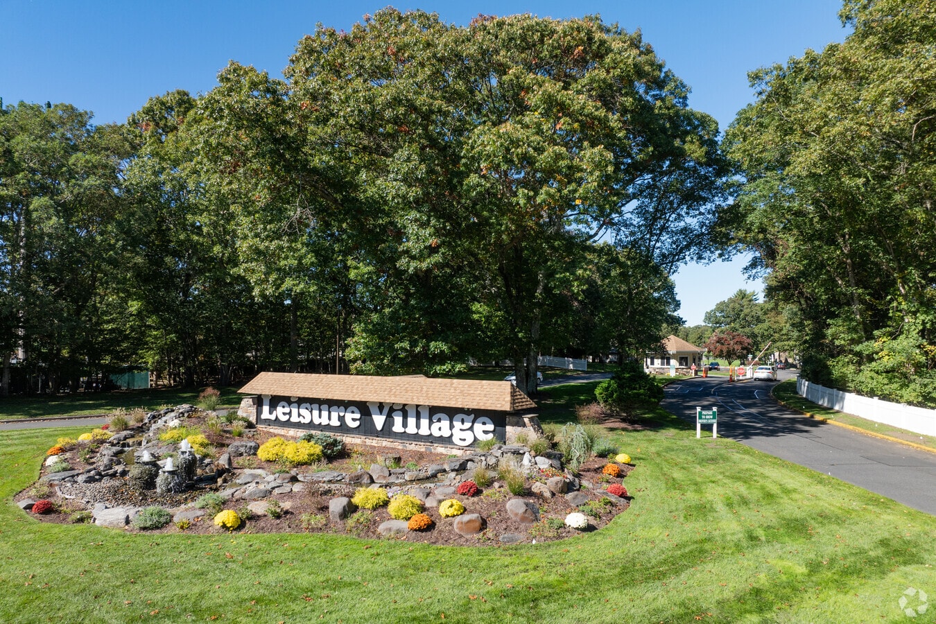 Leisure Village - Leisure Village Apartments