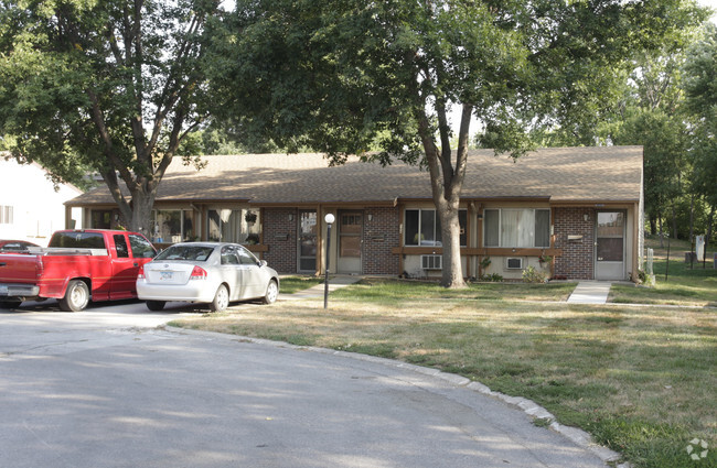 Primary Photo - Woodglen Apartments