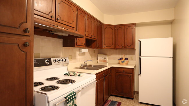 Kitchen - Colonial East Apartments