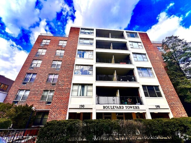 Building Photo - 190 1st St Rental