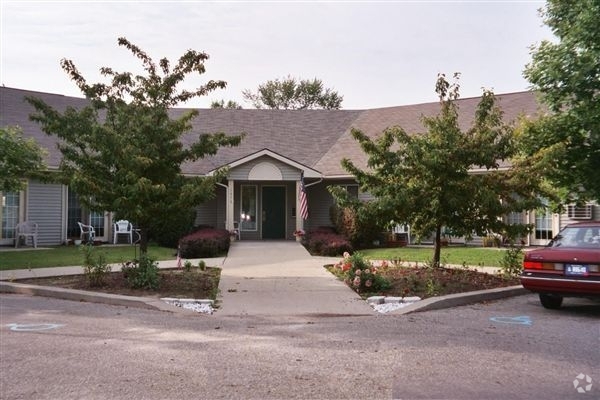 Primary Photo - Scottish Pines Senior Apts