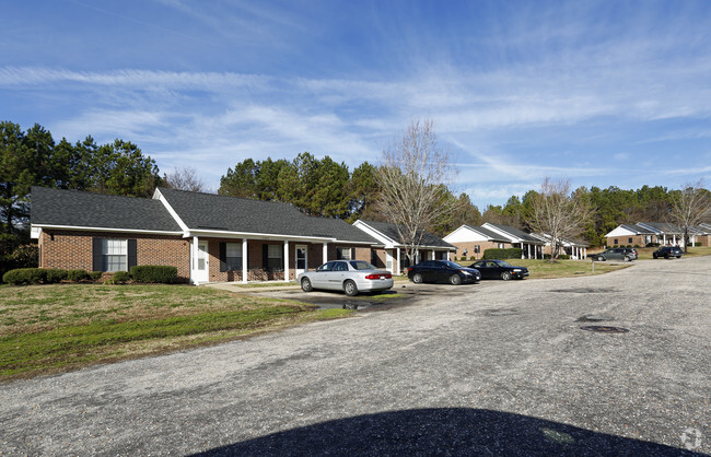 Country Club Apartments - Country Club Apartments