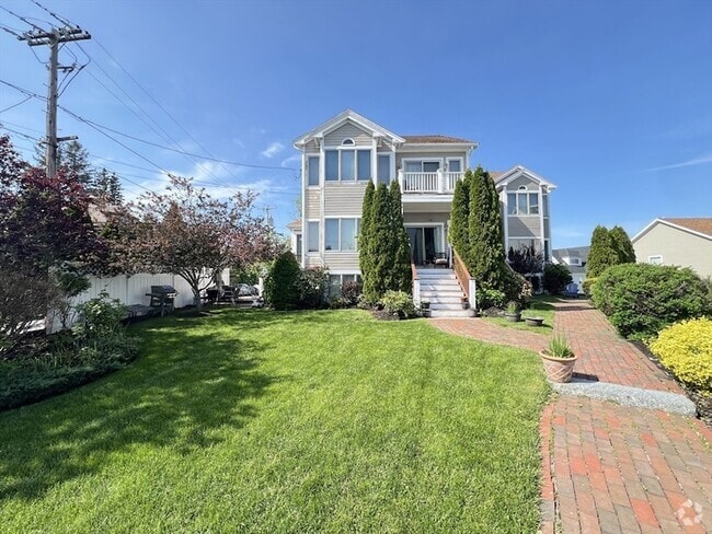 Building Photo - 141 Grovers Ave Rental