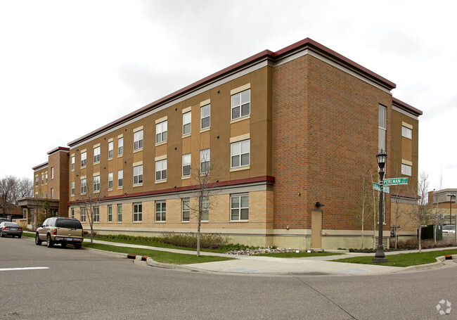 Primary Photo - Weinberg Apartments