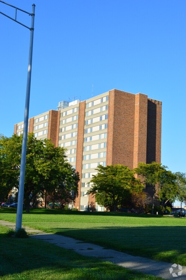 Riverview Towers Co-op - Riverview Towers Co-op Apartments