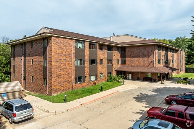 Building Photo - Oak Park Manor Rental