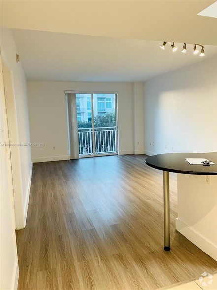Building Photo - 7290 SW 90th St Rental