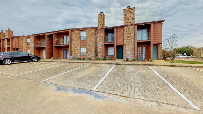Photo - 904 University Oaks Blvd Unit 82 Condo