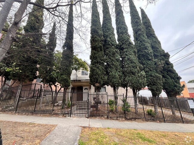 Building Photo - Beautiful Dormitory Style Housing Available Rental