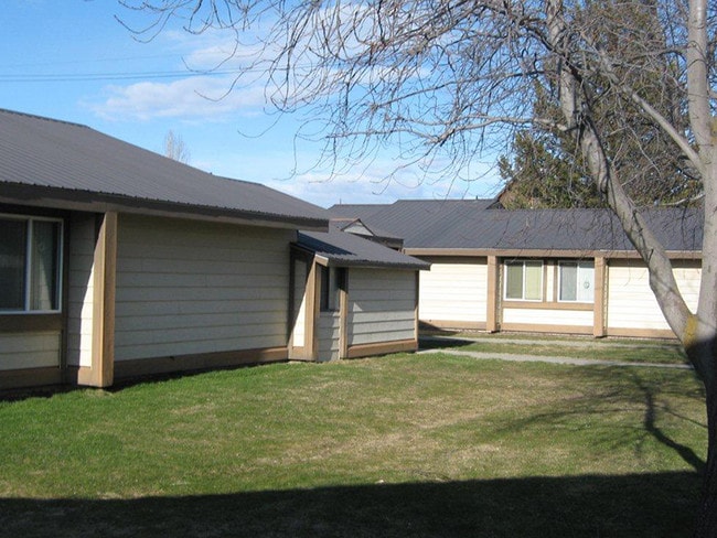 Building Photo - Village Gardens Rental