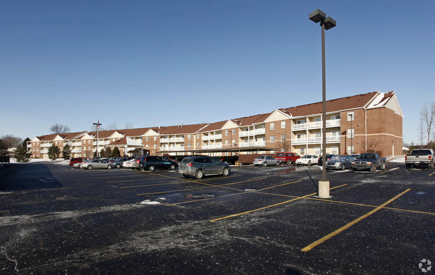 Photo - Roxbury Court Apartments