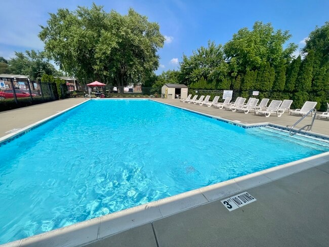 Pool Deck - Mayfair Apartment Homes