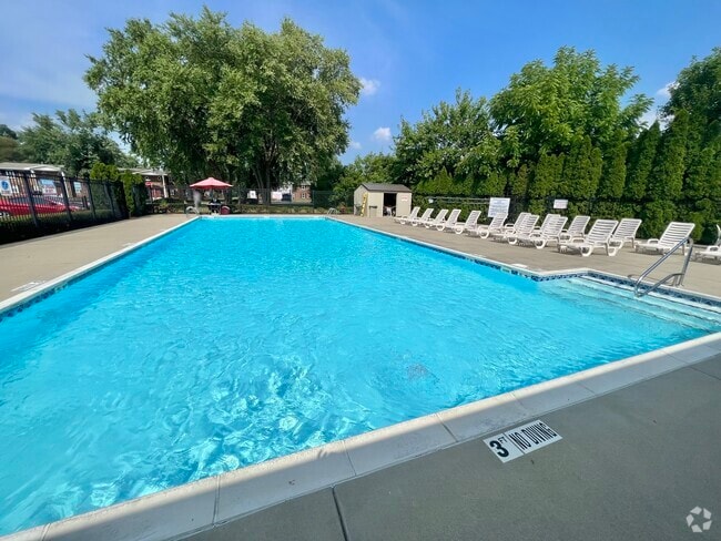Pool Deck - Mayfair Apartment Homes