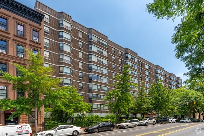 Building Photo - Red Oak Apartments